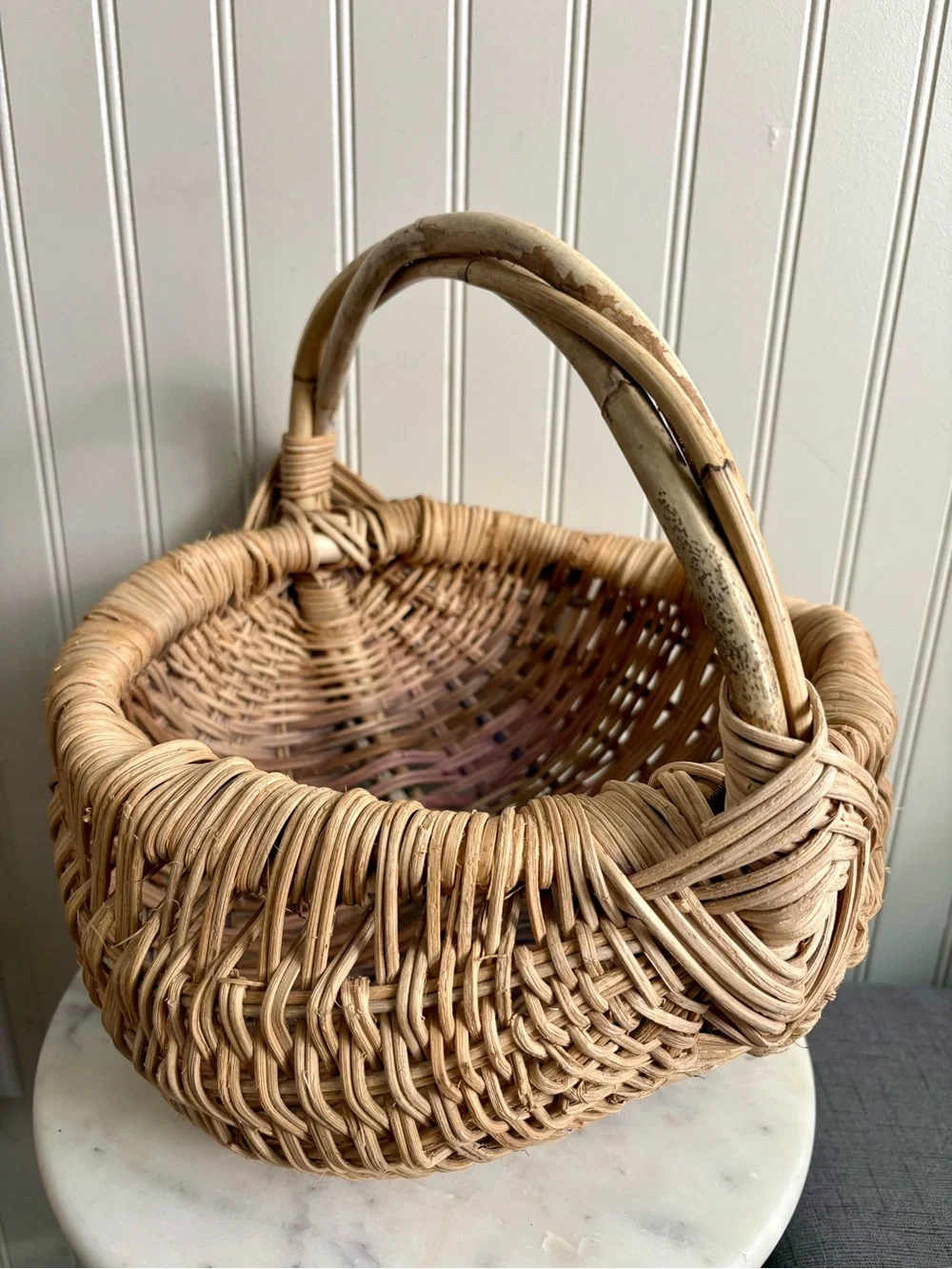 Vintage Handmade Woven Buttocks Basket Medium Beige/Tan VTG Eclectic Boho Beach